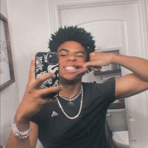 Meet your Posher, Devyn